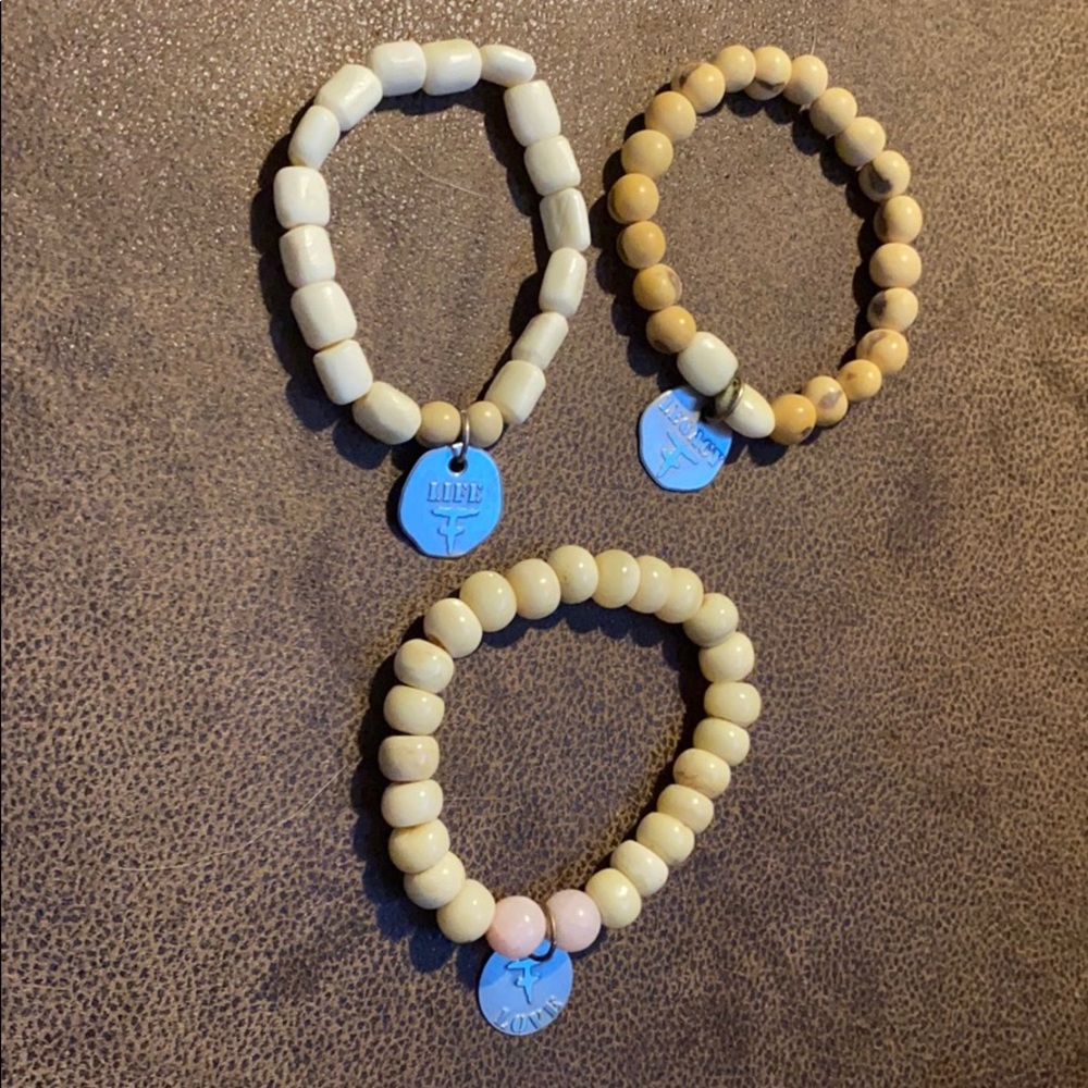 Set of 3 wood bracelets